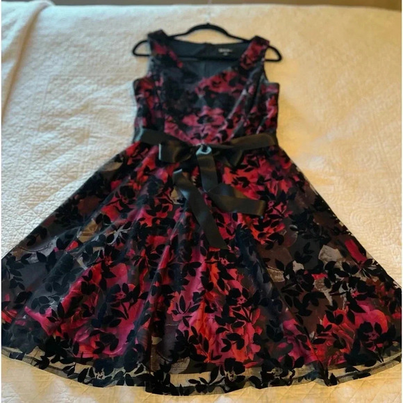 Beautifully Layered Party Dress! #romantic - Picture 1 of 10